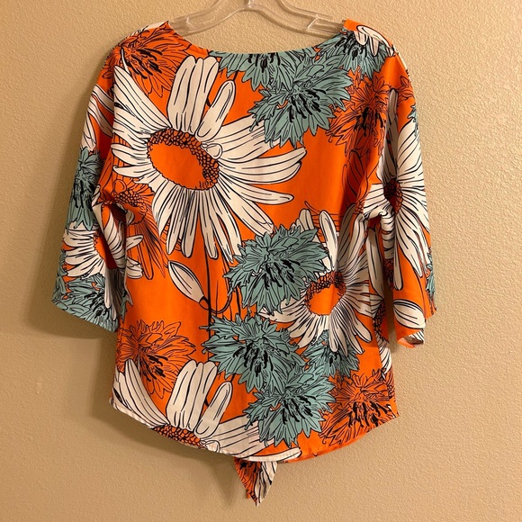 77. Ladies Floral Printed V-Neck and Half Sleeve Blouse.Size:S - Picture 3 of 13